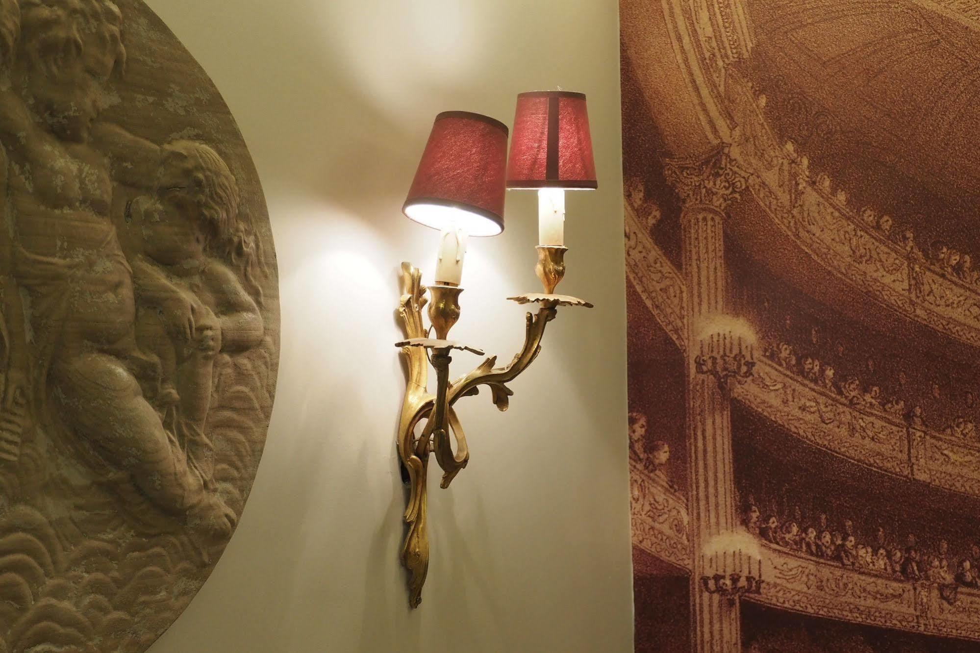 Palais Royal Chicsuites Parigi Esterno foto